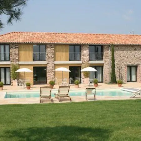Bed & Breakfast Le Logis De L'orvoire 3*